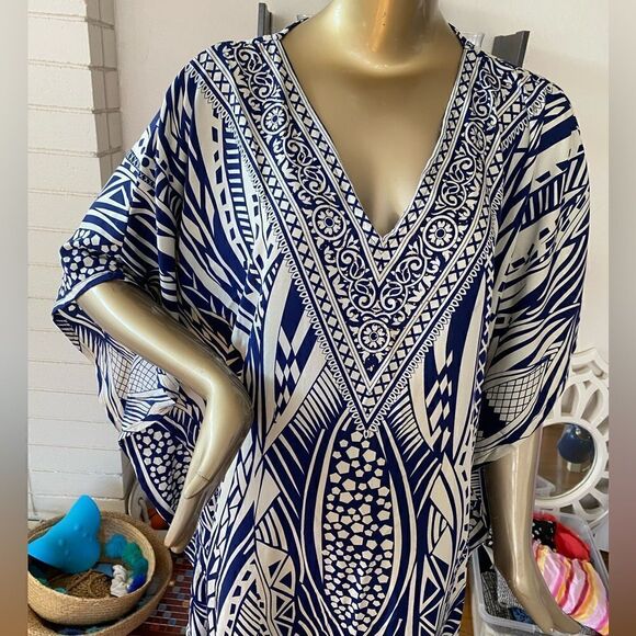 O/S Caftan tan and navy with gold glitter embellishment around neckline - Picture 4 of 7